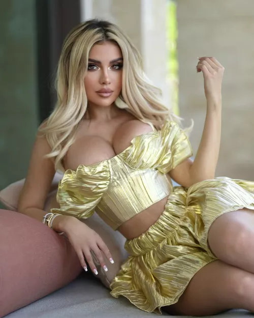 Alexa Dellanos golden girl by oxford_stud