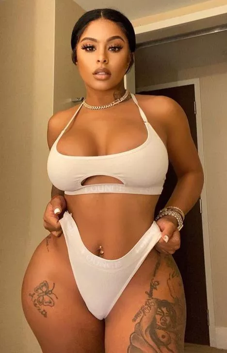 Alexis Skyy posted by crazyyute