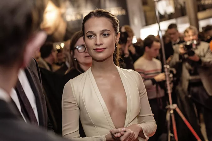Alicia Vikander by AnonymousPointer
