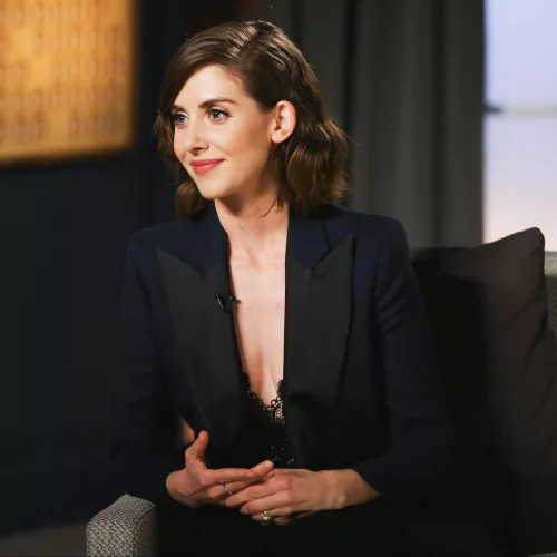 Alison Brie looking classy by CelebBBCAddict