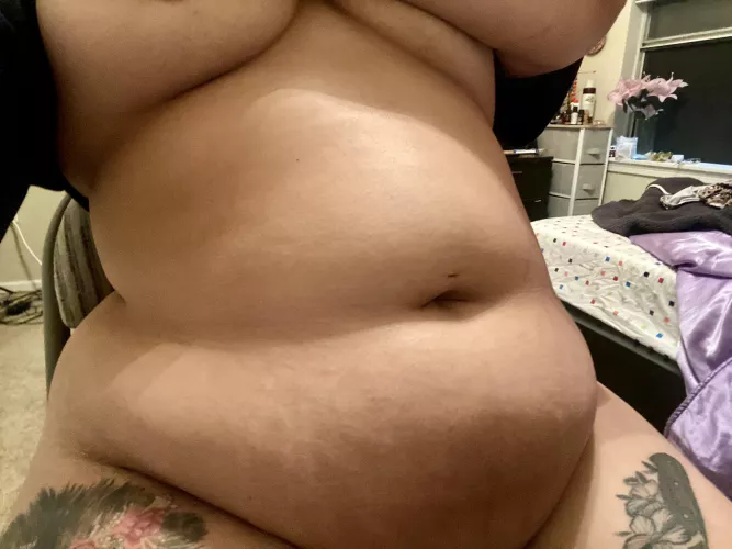 Alittle under boob and alotta tummy… hope you like by XChubbyBratX