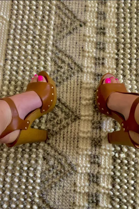 All done up, but no one to beg at my feet by Ada4funnn