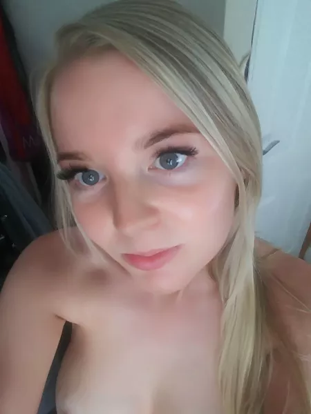 All fresh 😎 spot the little bit of nipple peaking 😈 by Angel_Lustxo