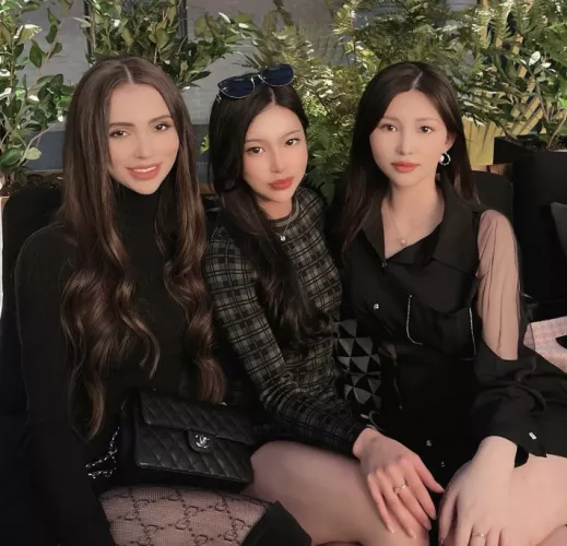 All in black by Chaturbater1