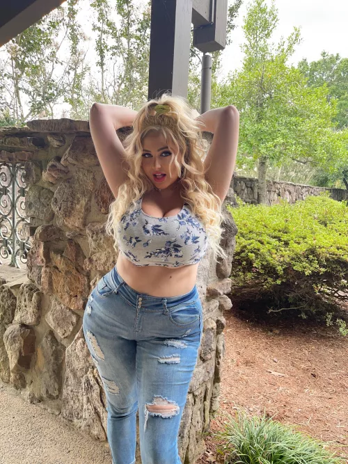 All natural busty blonde ❤️ Super friendly over on my onlyfans 😊 My feed is completely free to follow w paid extras 🥵 Just posted a really steamy set! Link in bio by searadream