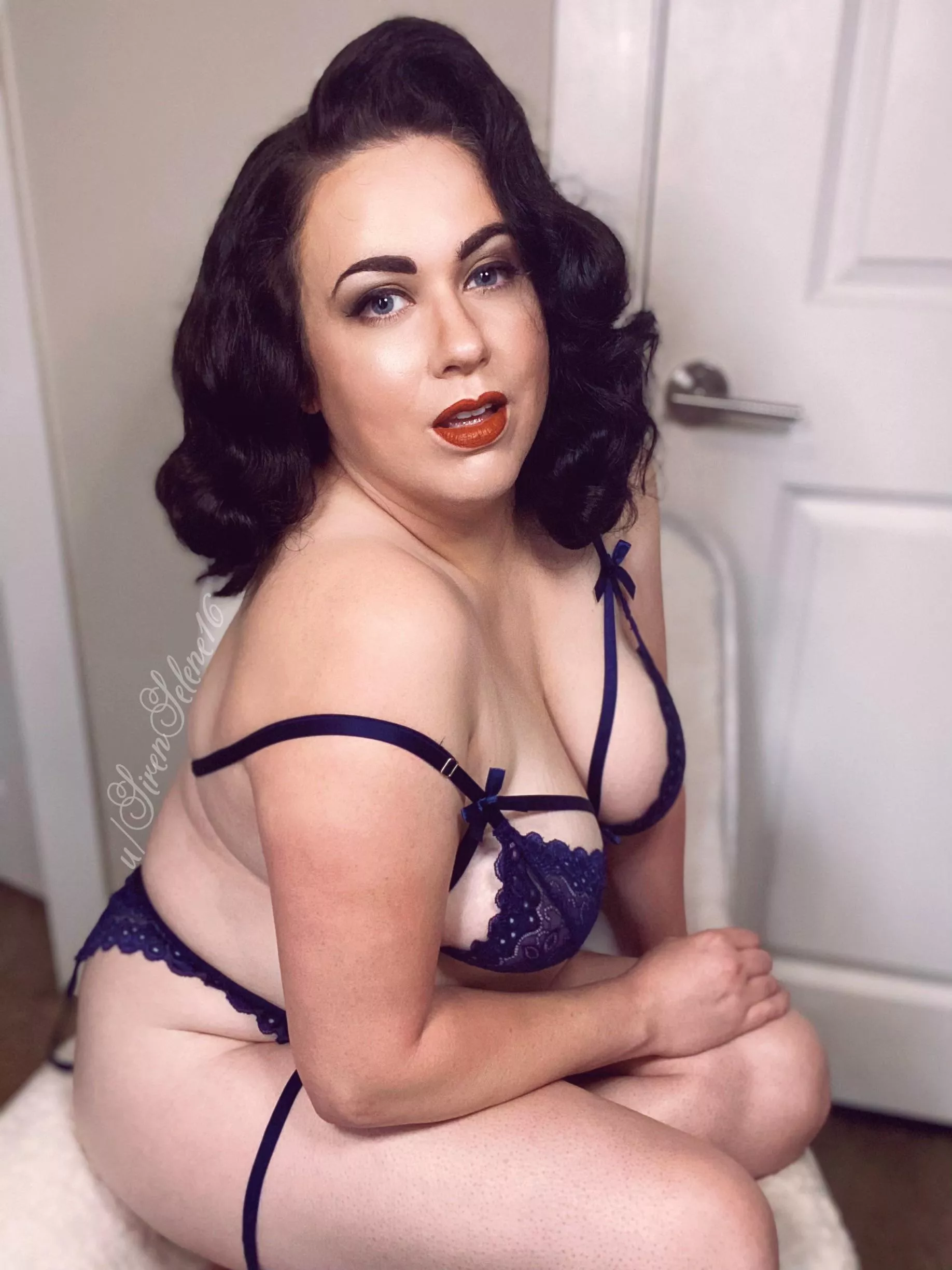 All those cuuuuurves! posted by SirenSelene16