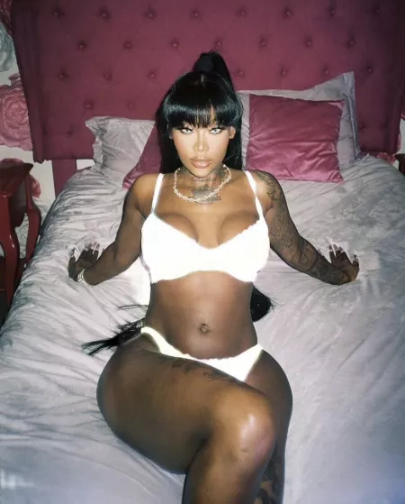 All white by Daviddough