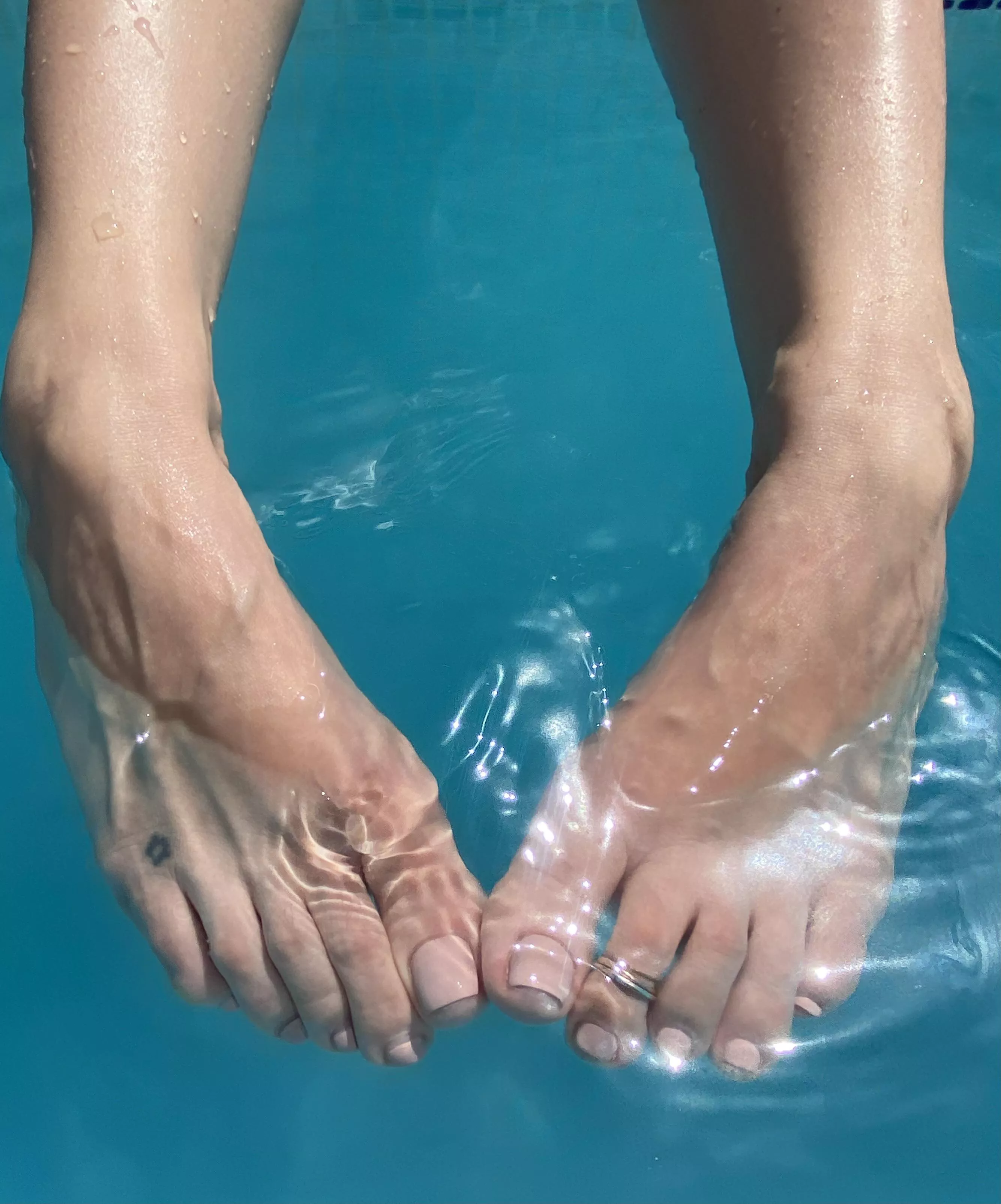 Alll wet posted by scarlettkitten5