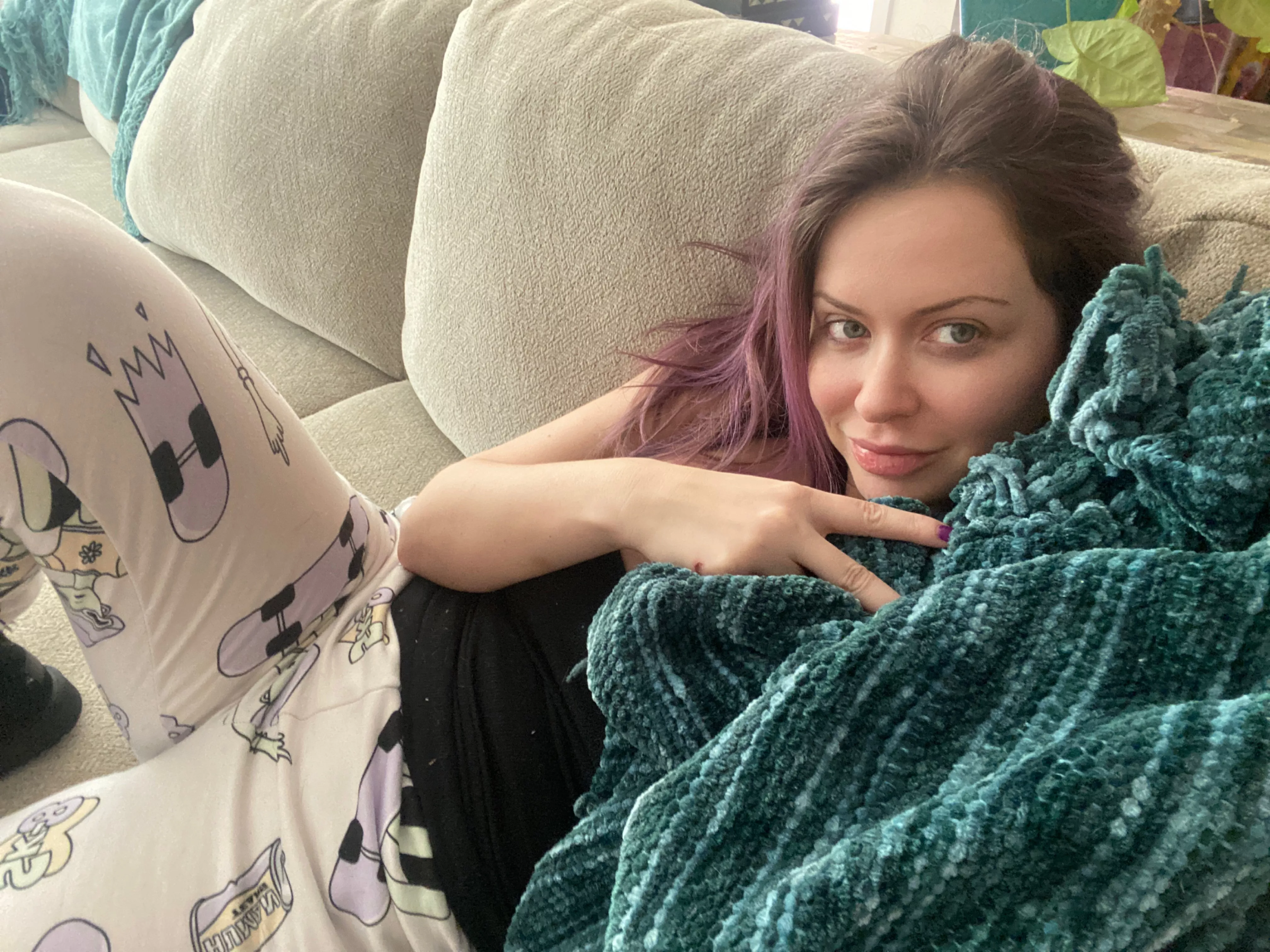 Alluring posted by carl6236