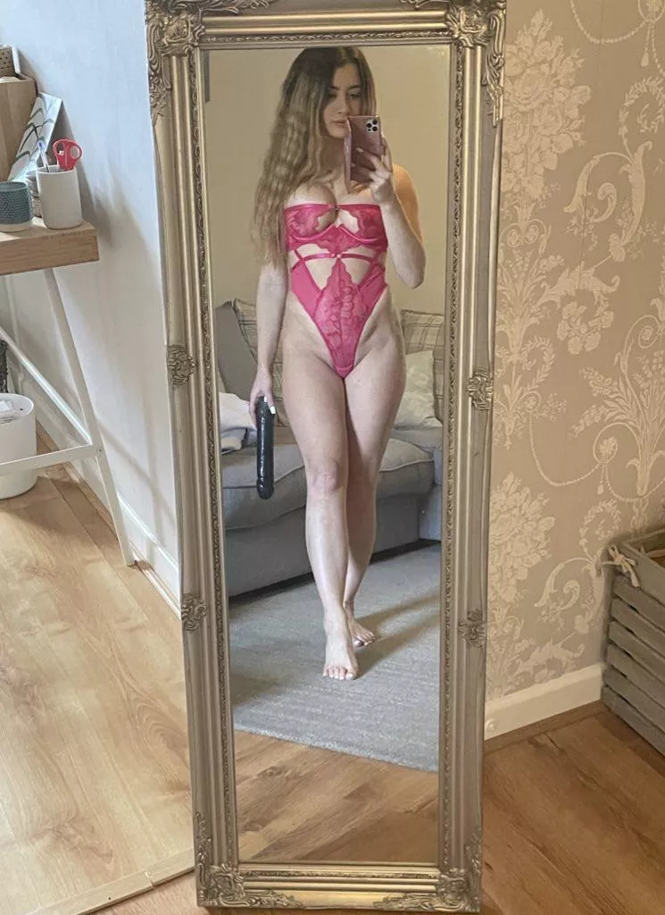 Almost as big as long as pretty legs [f] posted by hannahveillet