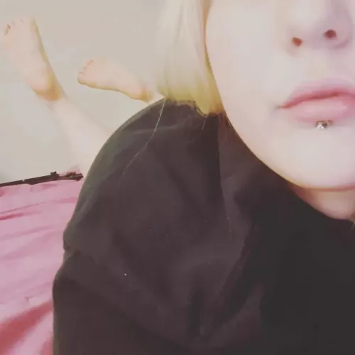 Almost sleepy time 💖 DMs/PMs open for now😴 by Onyxbaybay