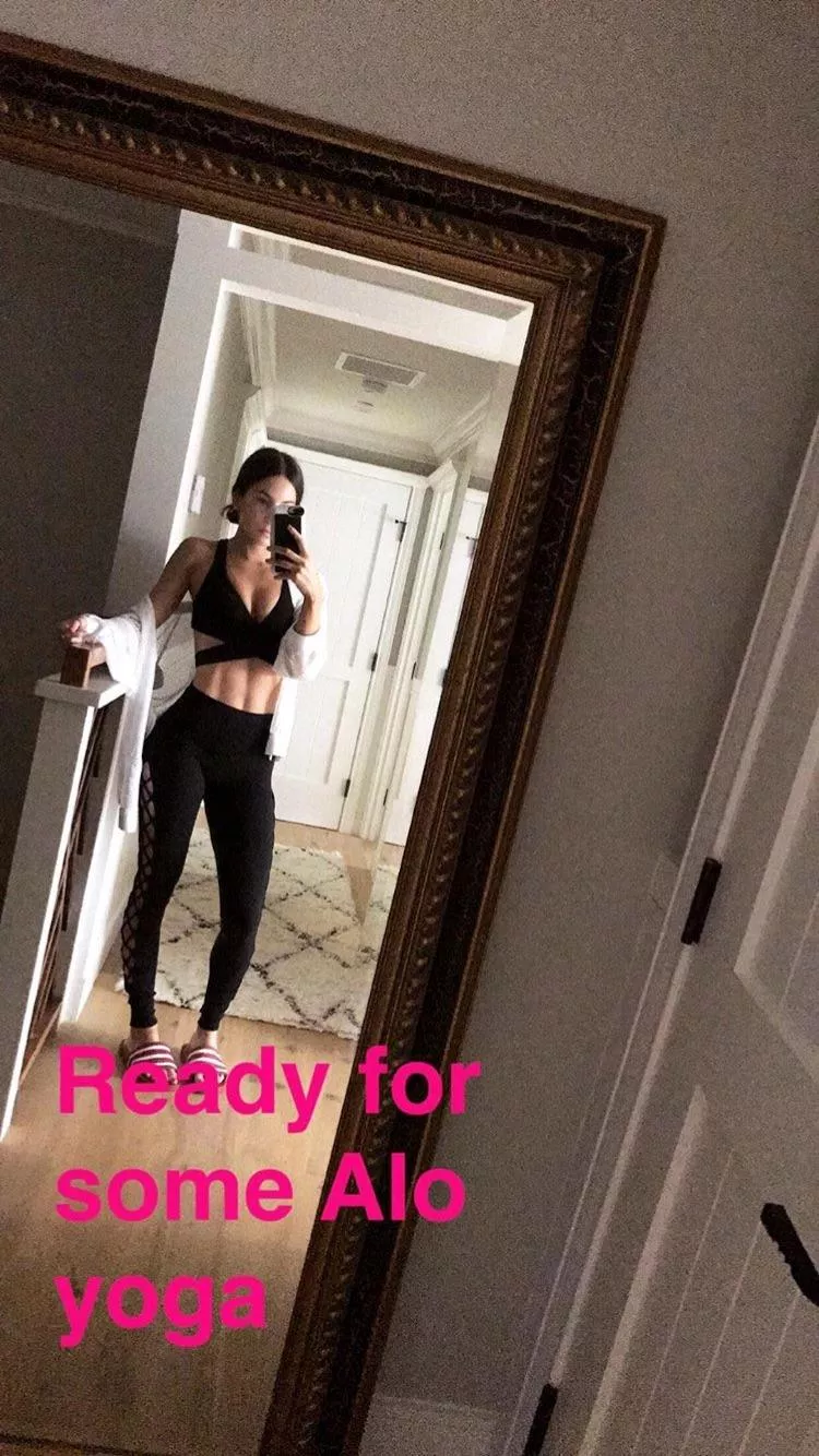 Alo yoga posted by ScarisSalty