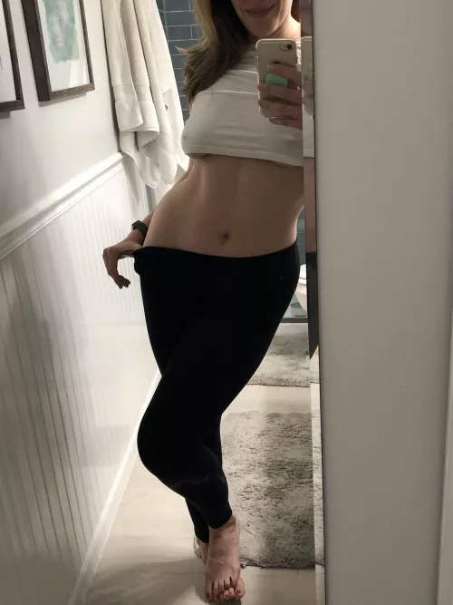 Alone, bored, and horny today MILF/42 by EmilySequoia