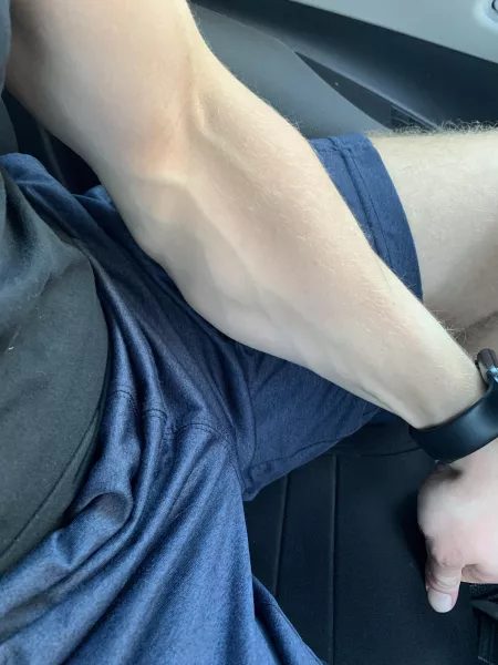 Alright alright. Who’s getting held down by the throat first, ladies? 👋🏼💪🏼 by MusclesandWine