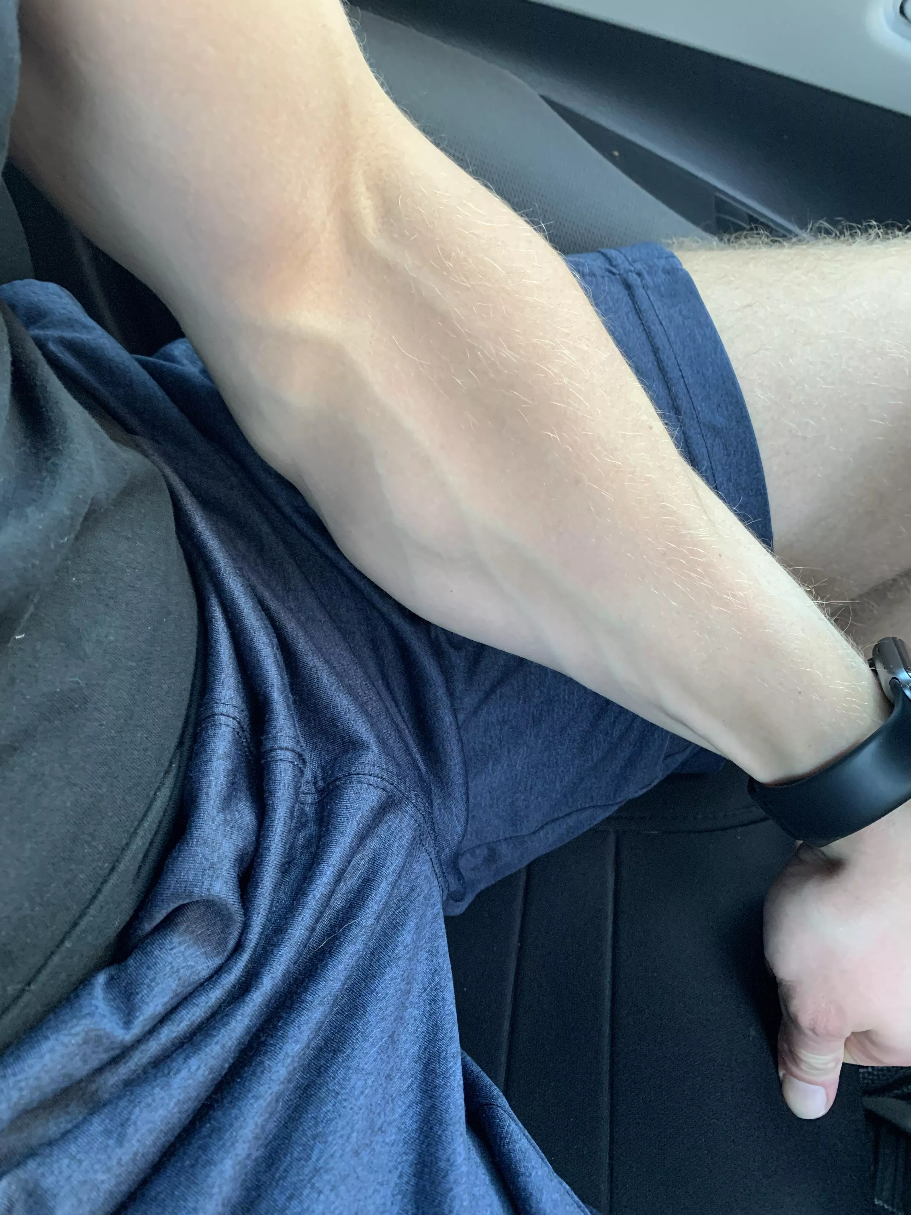 Alright alright. Who’s getting held down by the throat first, ladies? 👋🏼💪🏼 posted by MusclesandWine