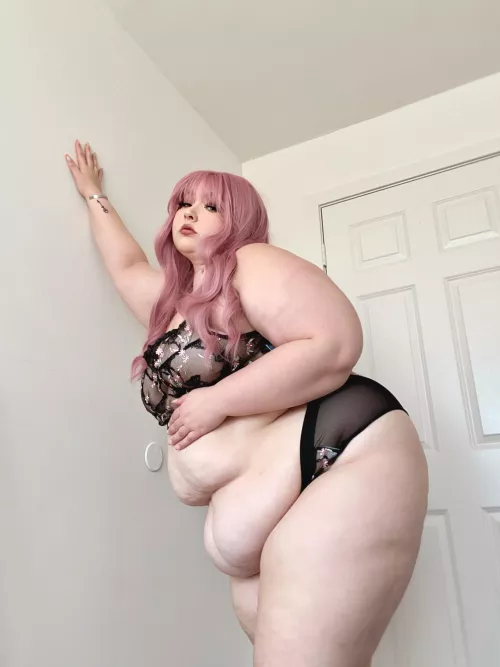 Alright who’s bending me over tonight? by Amybabyyxx