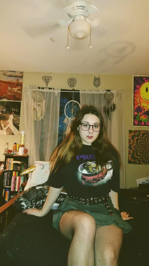 Alt girl in big glasses :) by kotakimberly2543