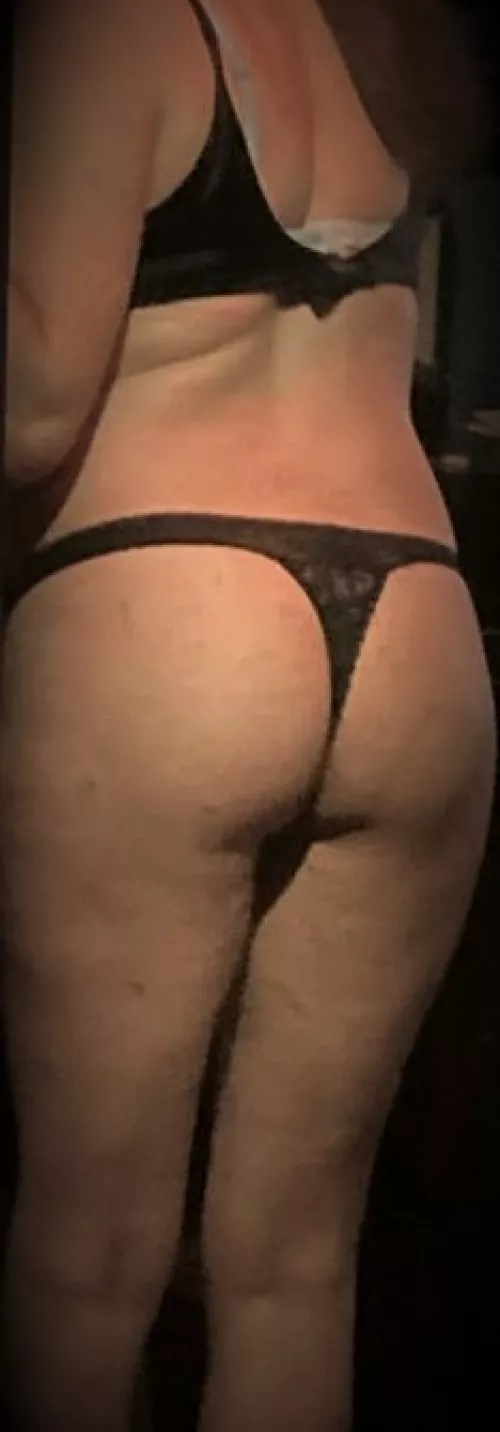 Always have been told I have a nice bum, agree? by CrossScarletWitch