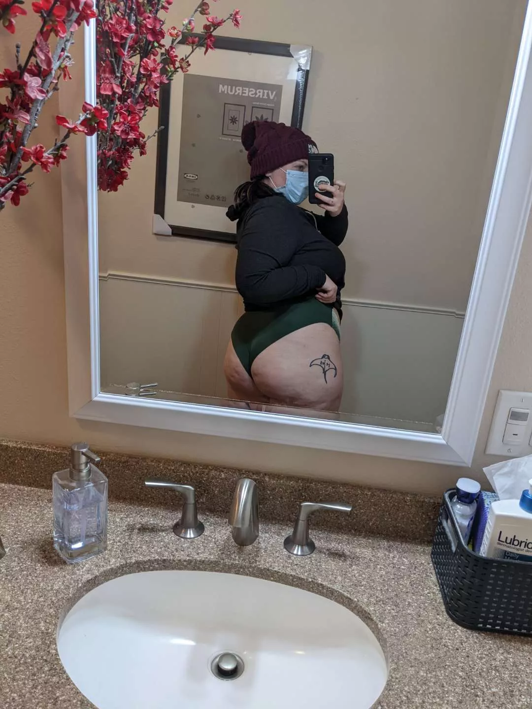 Always horny at work 💦🍑 posted by PacificThiccness