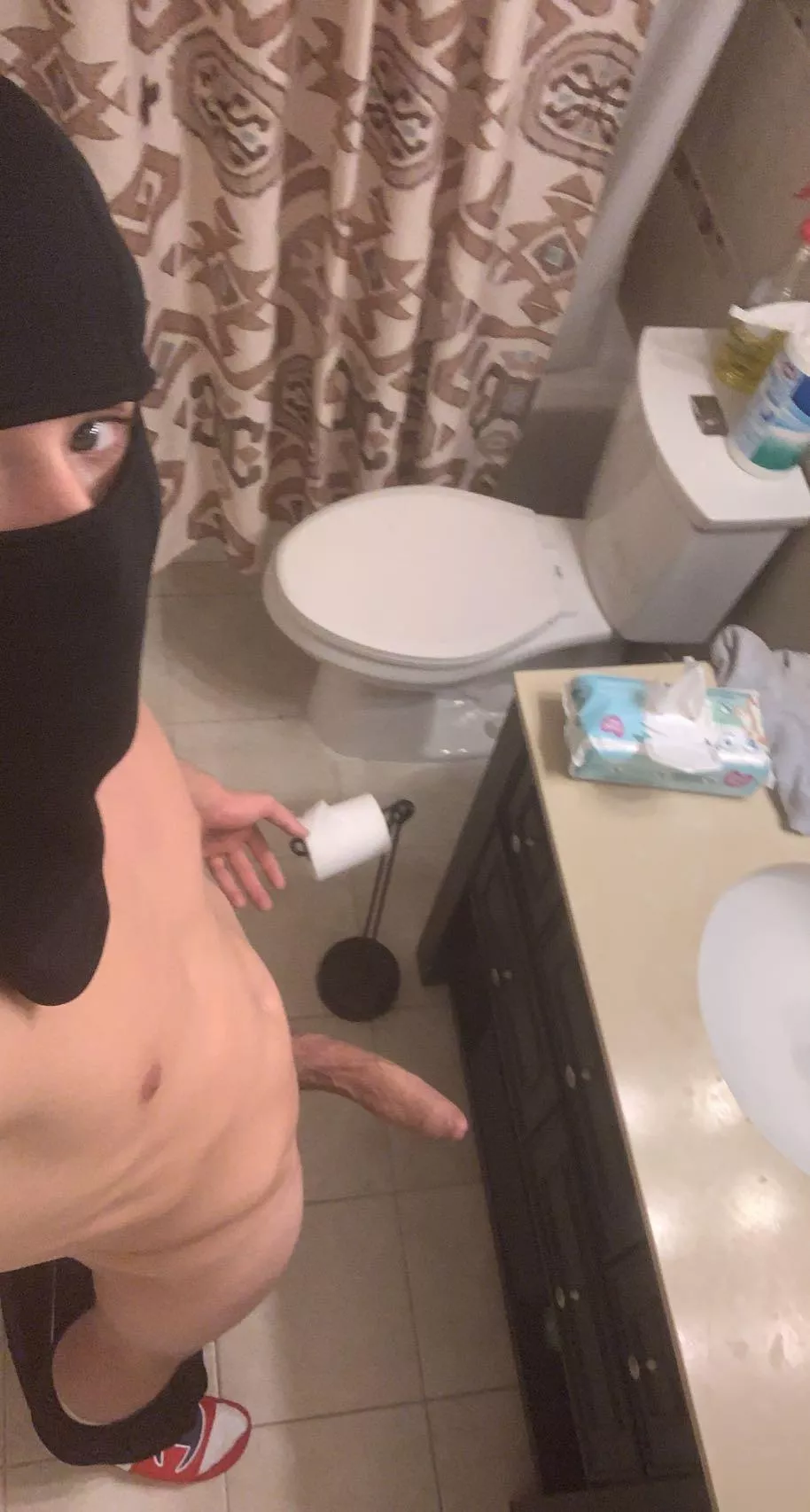 Always looking for someone to get on there knees😩 posted by InterestingProcess39