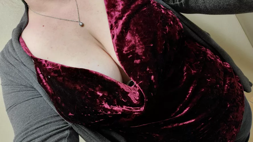 Always my favorite shirt to feel naughty in at work 🥰 by gebamami