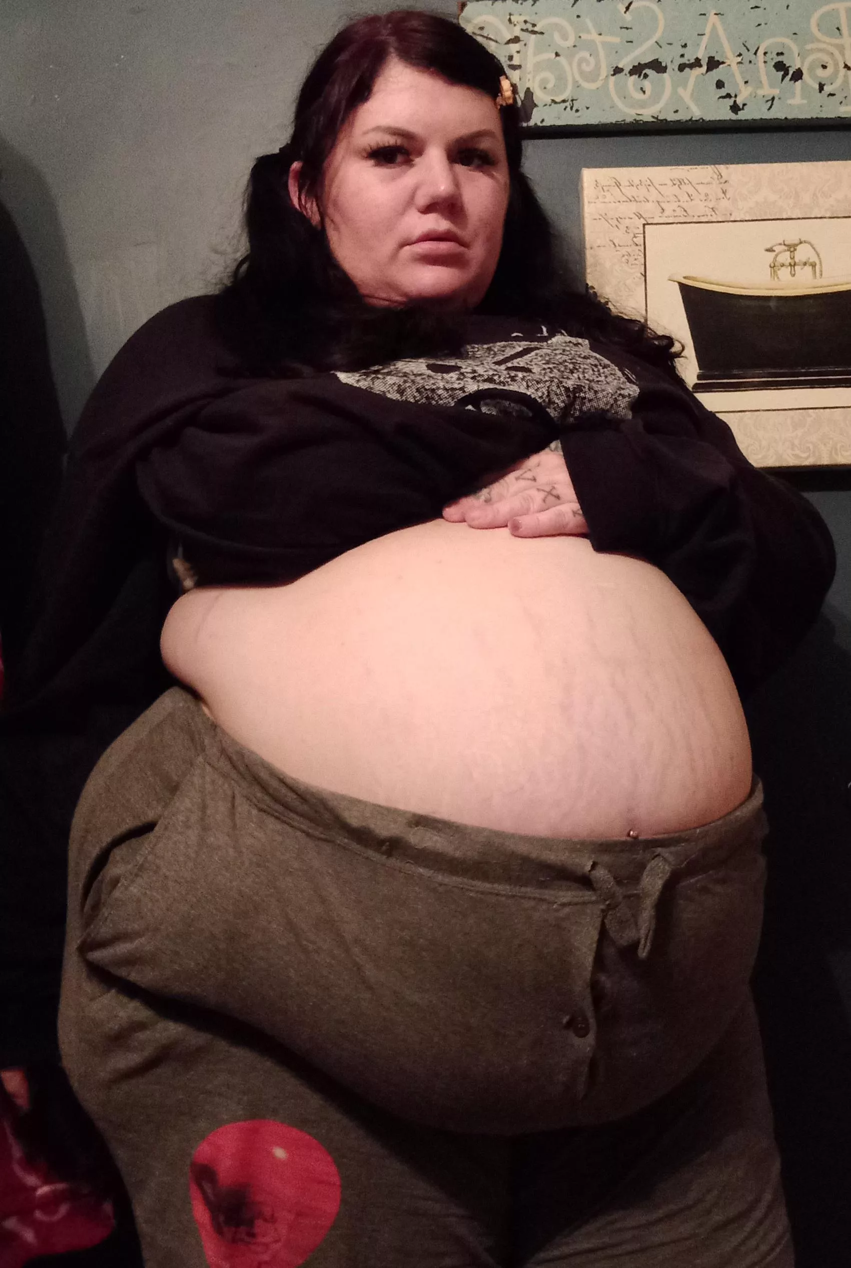Always Overstuffed 💋 this is a big full pizza belly posted by narcotixxx666