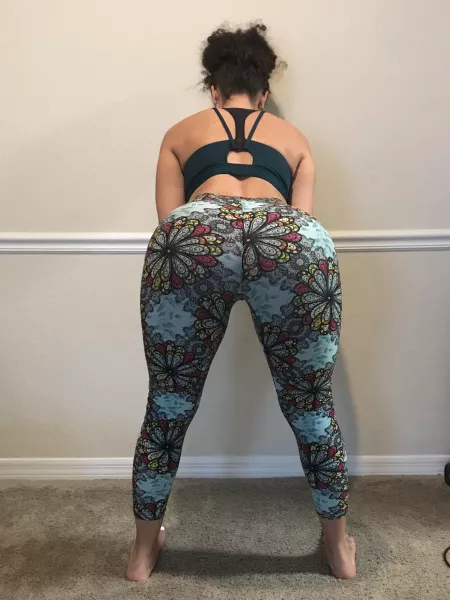 Always stretch before handling big objects😉 by Urfav_hippie