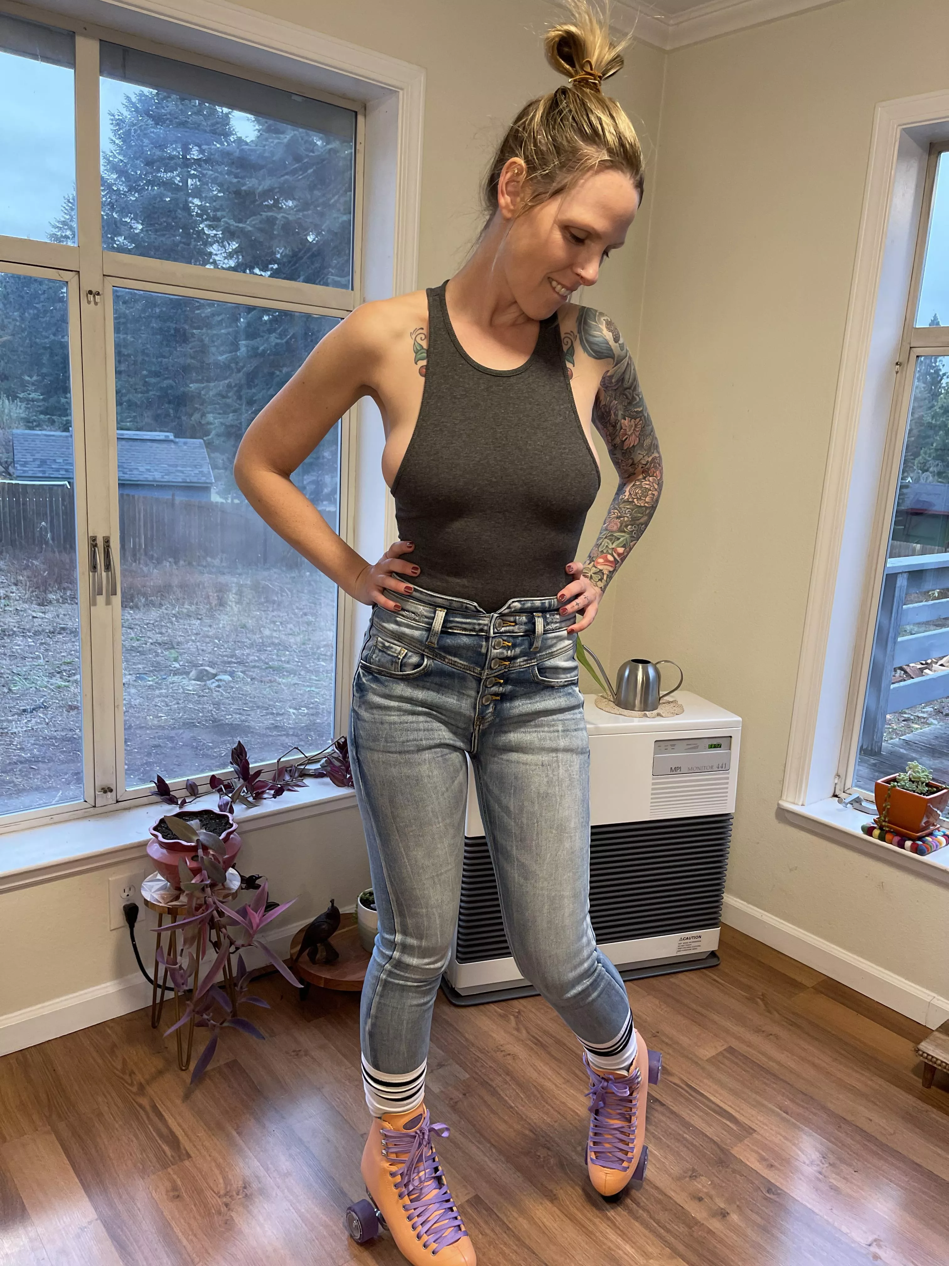 Always working on my bod. Today I’m practicing my strut skate walk. posted by iamSkylerXO