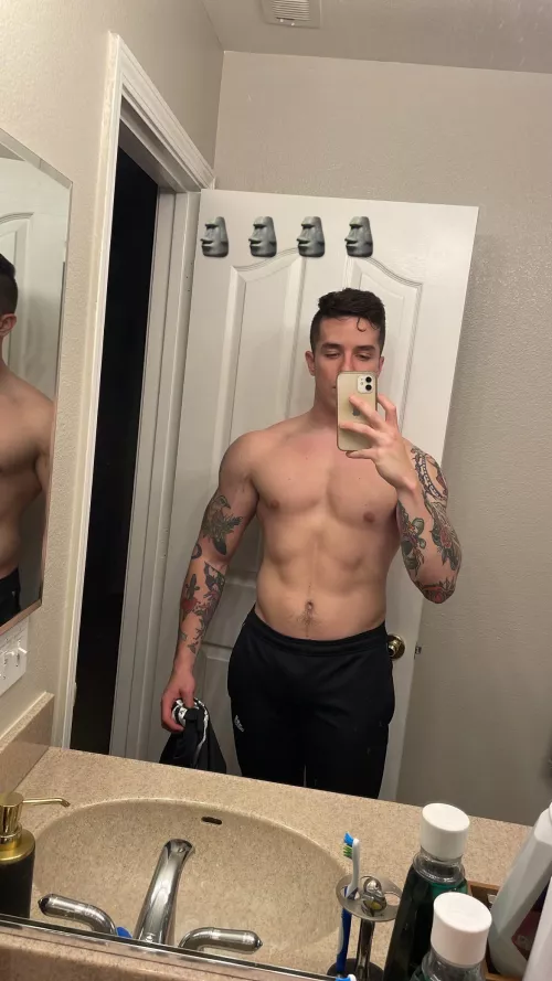 Always working on that physique ! by YourArtTeacher_