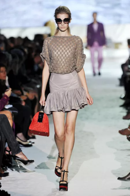 Alyona Osmanova - Just Cavalli SS 09 by Smilin_rocket