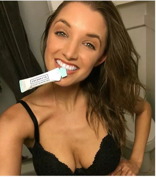 Alyssa Is Smoking Hot posted by BeetLover322