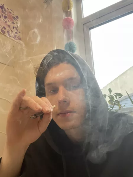 Am I a cute little stoner? 💨 by 420_stonerr_bonerr