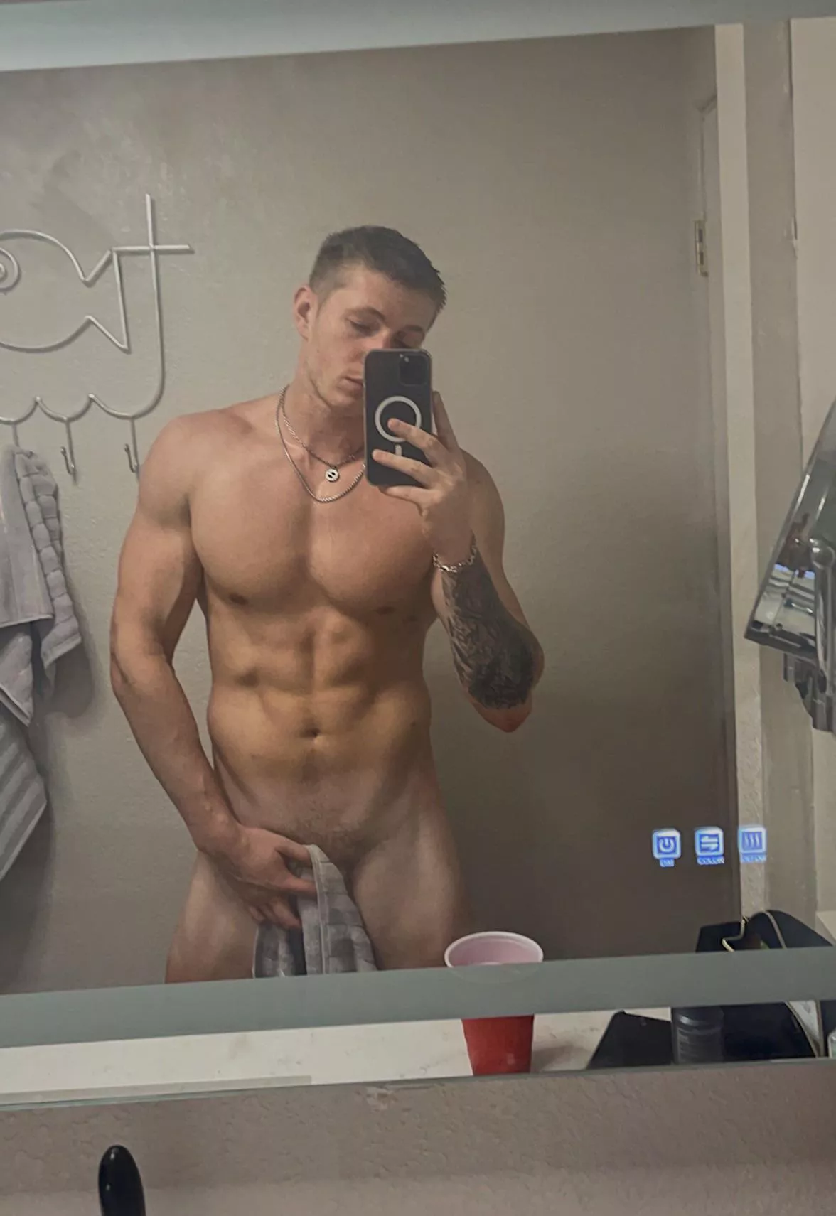 Am I a jock? 👇🏻 posted by Thatblondedon