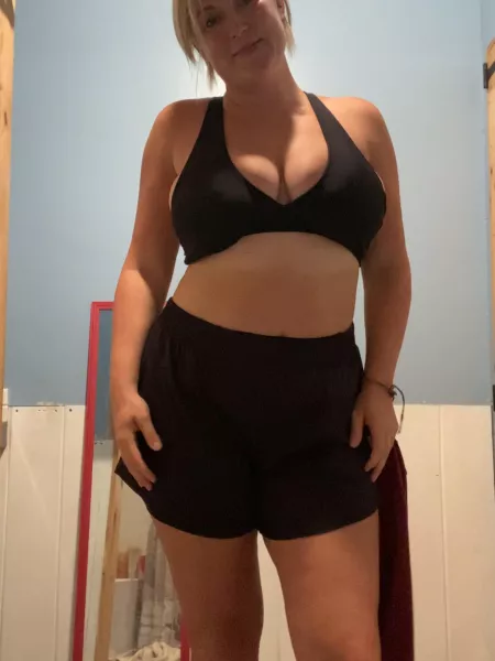 Am I a milf? by LilyD93