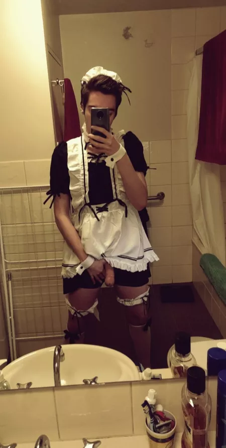 Am I a sexy maid? by aussietwink21