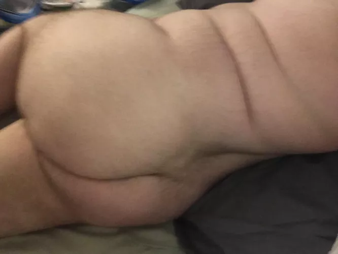 Am I anyone’s type? by bigguysneedlove