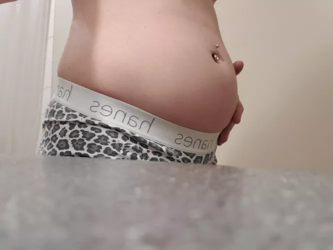 Am I bigger than before? 2 more beers in! by luckilylewd