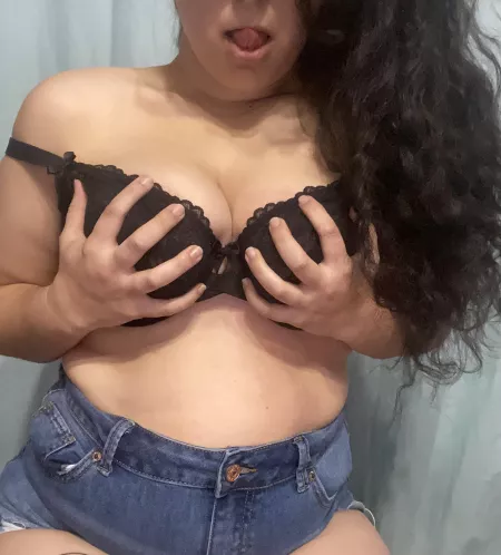 Am I crazy for making my page free for a month? Nah, just horny 🥴🥴🥴 check below for the link 👇🏽👇🏽👇🏽 by classic_kiki