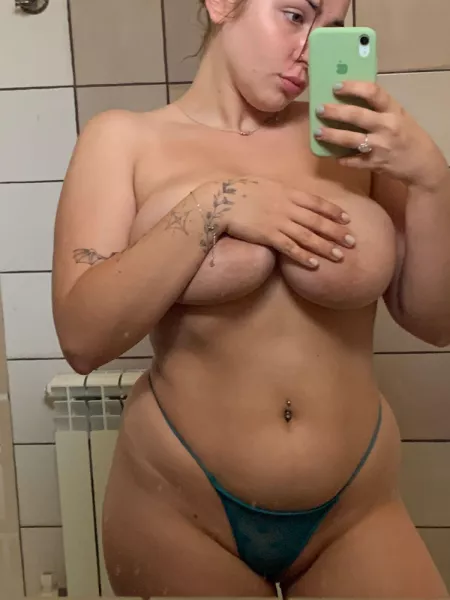 Am I Curvy Enough For You? by Lizzymood