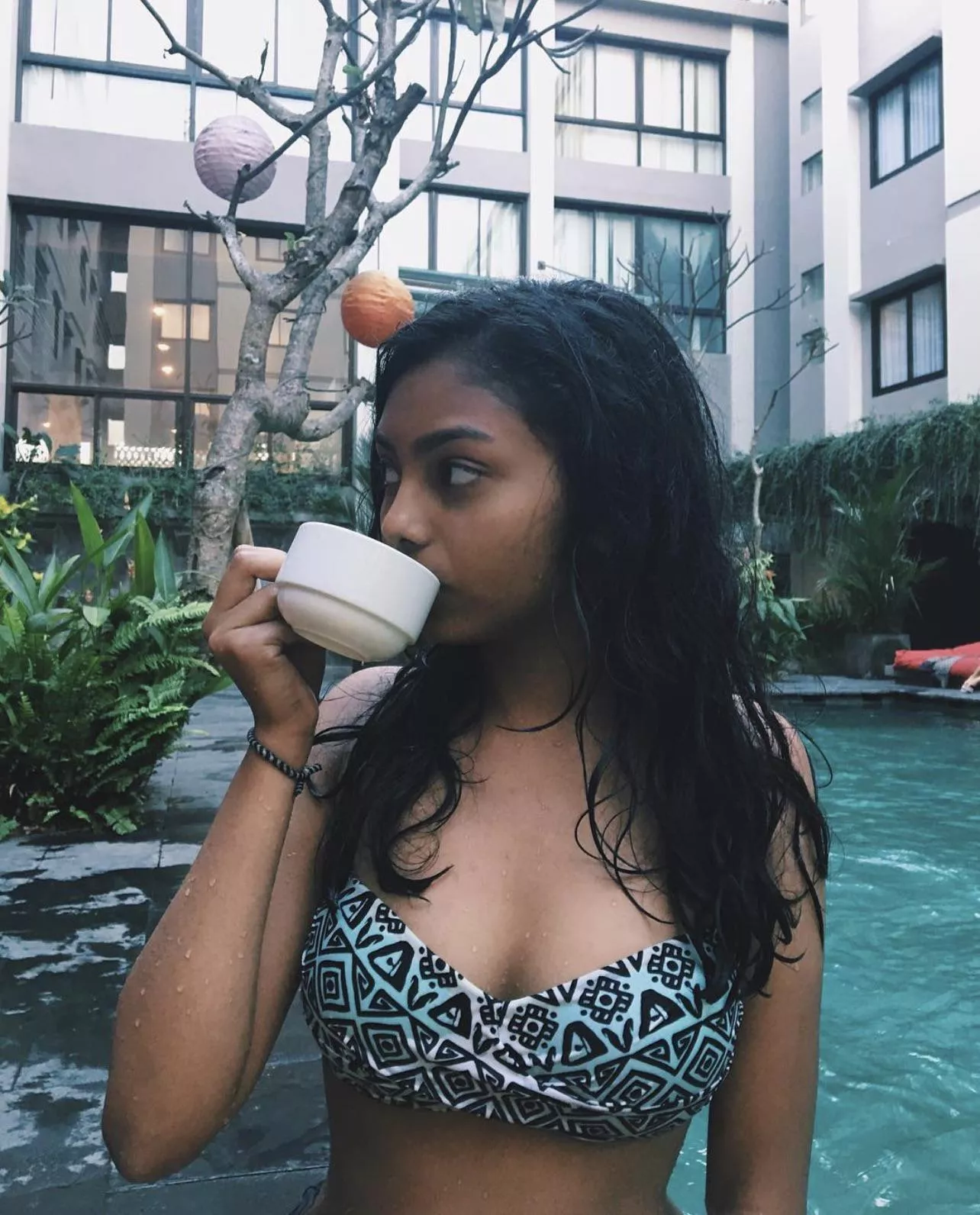 Am I cute 18 (f) posted by aw23102