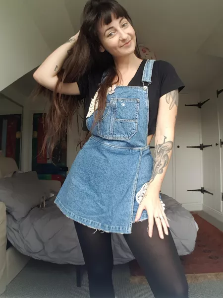 Am I cute enough to date? by Scarlet-is-here