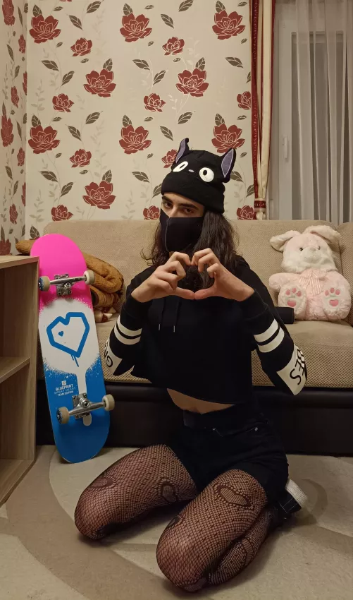 Am i cute? Tell me your thoughts >.< by Stolfi_UwU