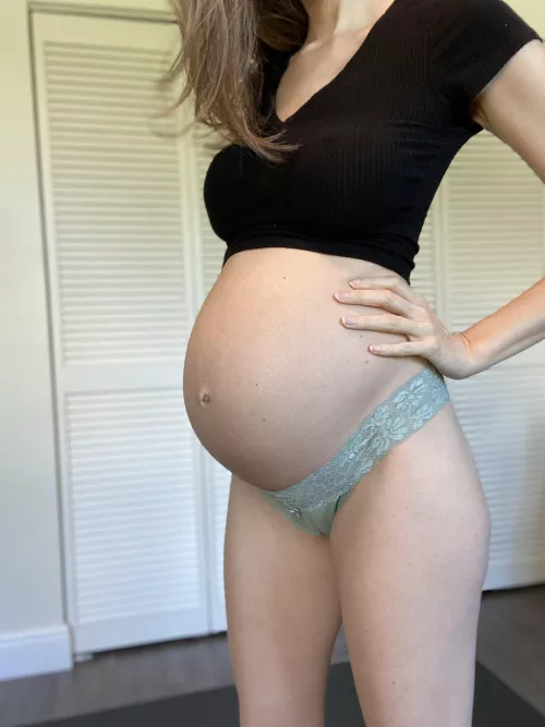 Am I cute with my little bump? by hotpreggo89