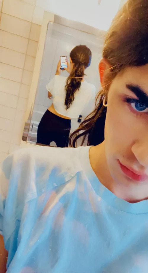 Am I cute? 🙈 by AstheticSimp