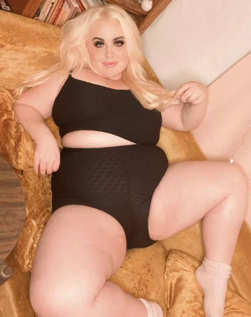 Am I fat enough? by Pearshapedblonde