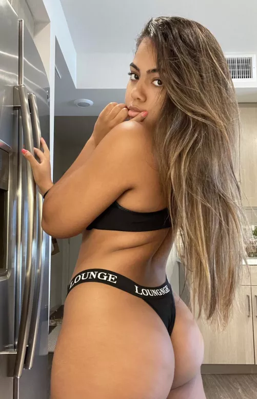 Am I girlfriend material? by MyDearIris