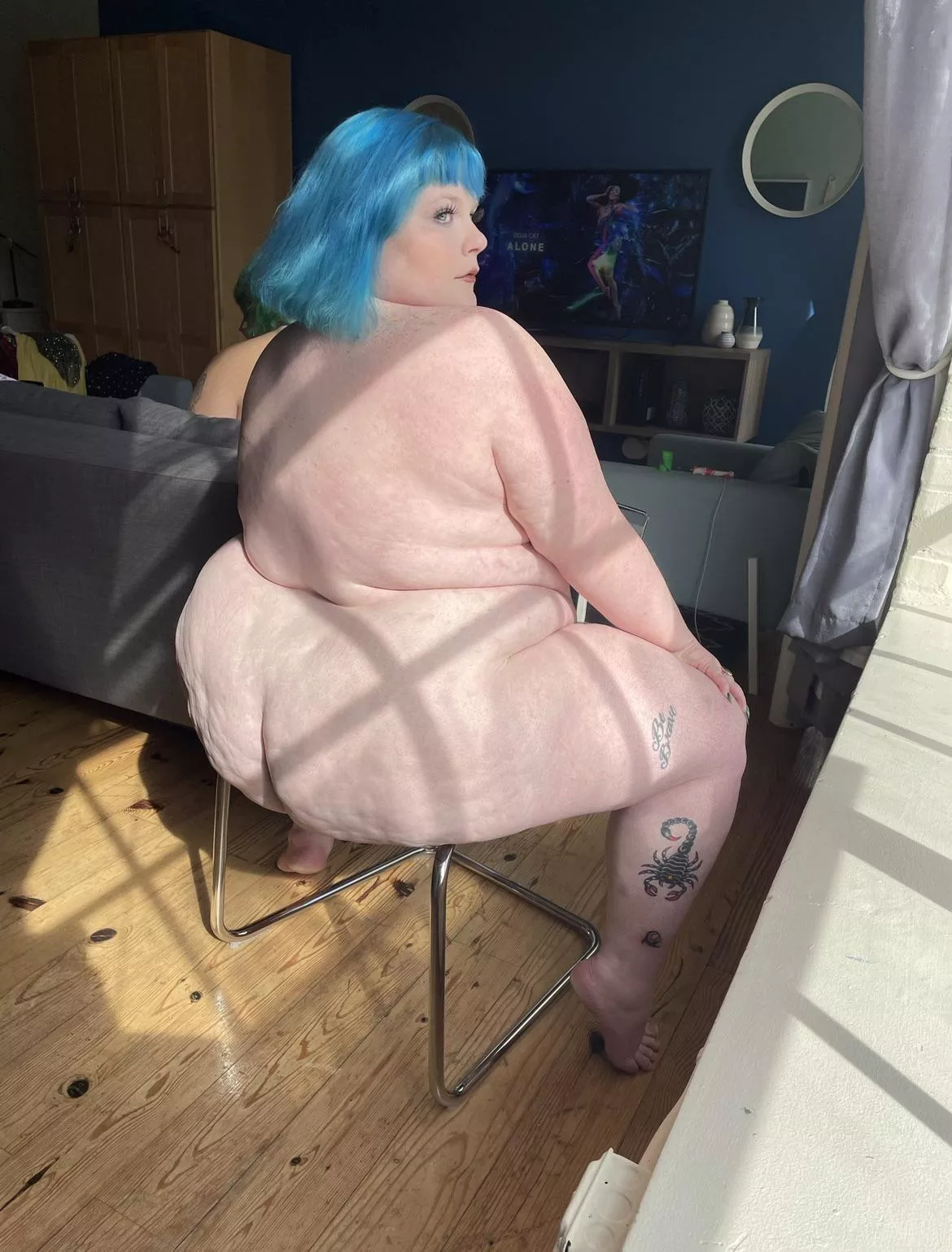 Am I glowing in the sunlight? ☀️ posted by CappieBB