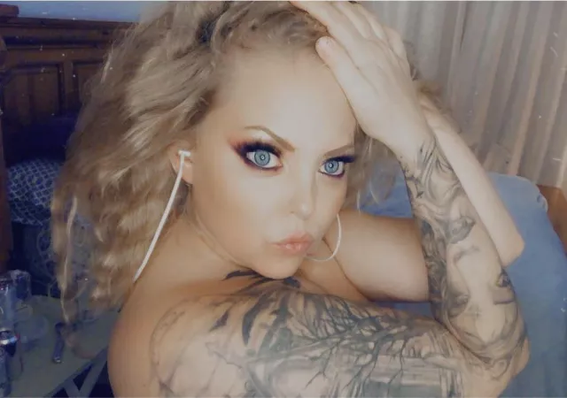 Am I pale enough for you? by lynncherry