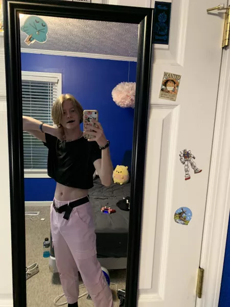 am i pretty?🥺😘 by spooky_femslut