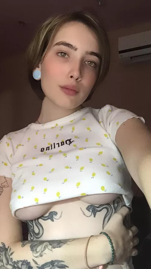 Am I pretty?🥺🧸🖤(f19) by lov_perly